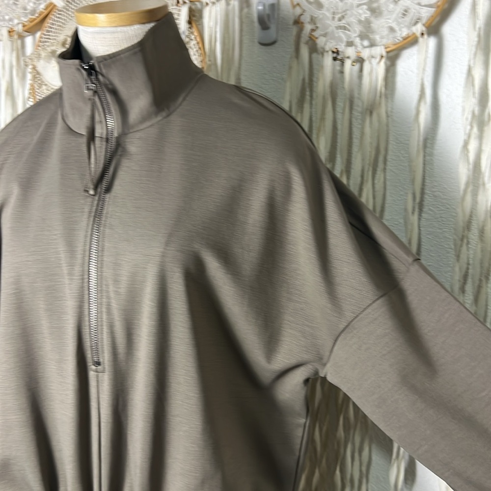 Epoque Evolution Taupe Quarter Zip Pull Over Size… - image 7